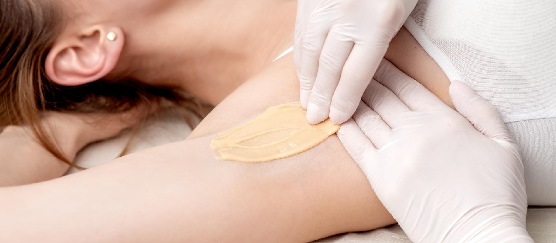Professional Underarm Waxing: What Makes the Treatment Feel Cleaner