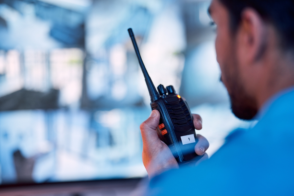 5 Signs Your Team Needs Two Way Radios